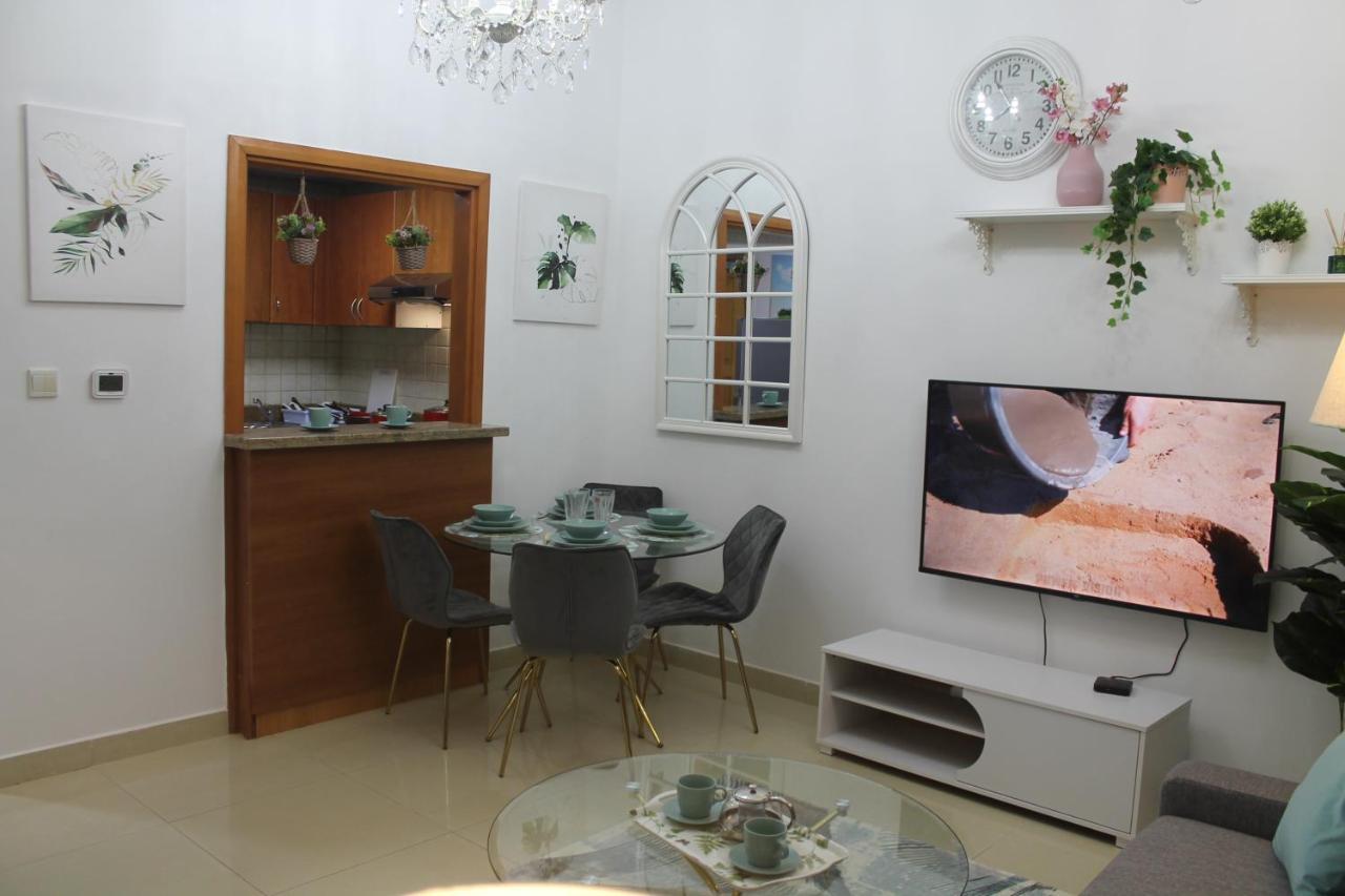 Newly Furnished One Bedroom Apartment Next To Metro & Beach In Marina Residence Дубай Экстерьер фото