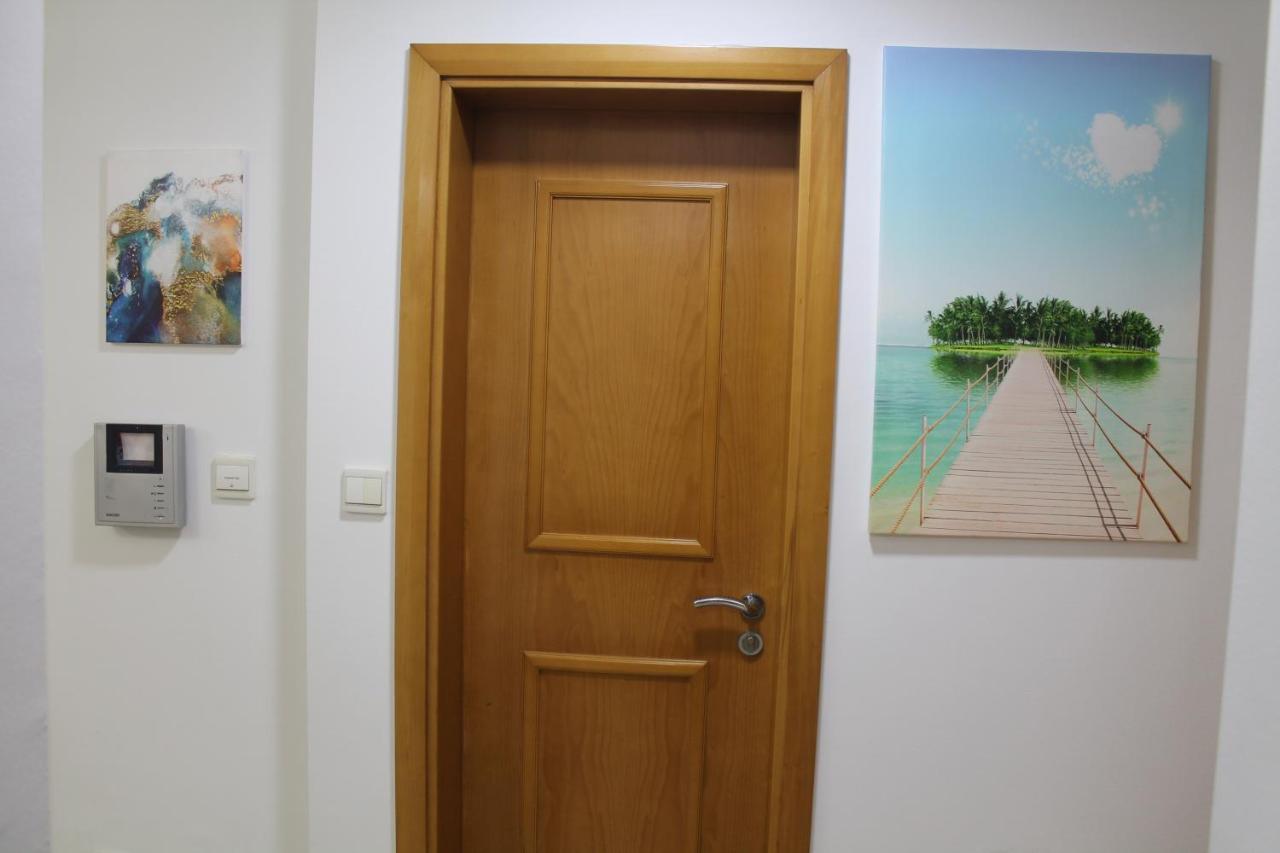 Newly Furnished One Bedroom Apartment Next To Metro & Beach In Marina Residence Дубай Экстерьер фото